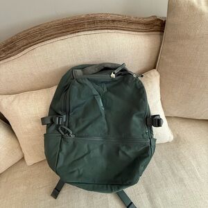 Lululemon crew backpack 22L